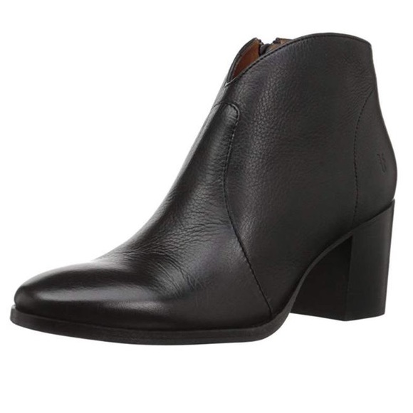 Frye Shoes - Frye Nora black leather zip Women’s Ankle Boots